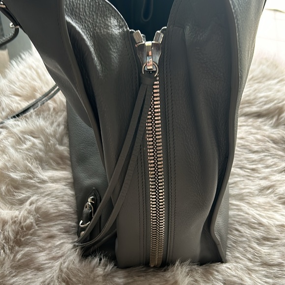 Balenciaga tote never worn - Picture 3 of 5